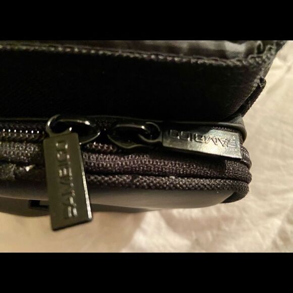 Ambico Camera Bag Model P-2505 Used as Prop on TV - Picture 8 of 14